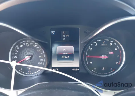 2018 Mercedes-Benz C 300 z USA, uszkodzony, nr VIN 55SWF4JB2JU256657